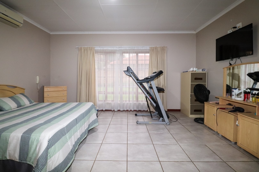 3 Bedroom Property for Sale in Flamwood North West